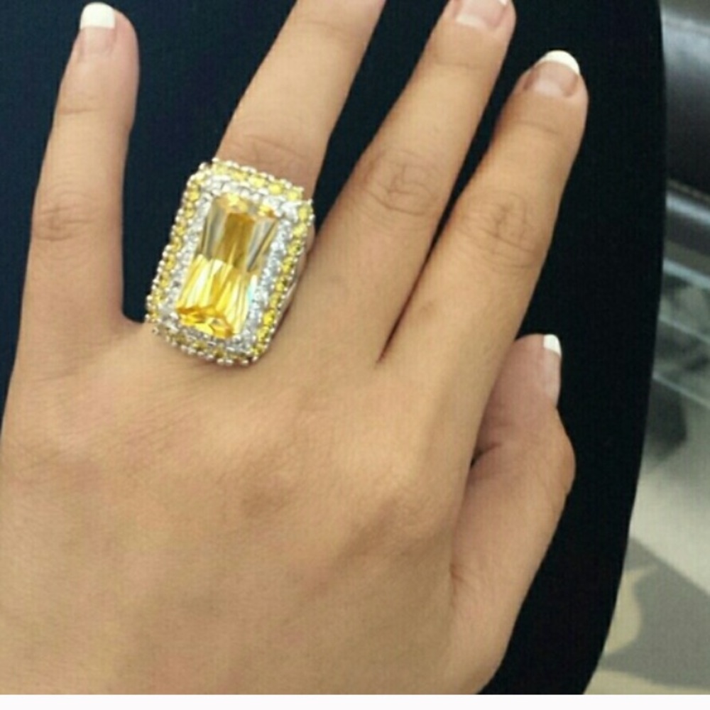 Yellow crystal stone cocktail ring. Size 4